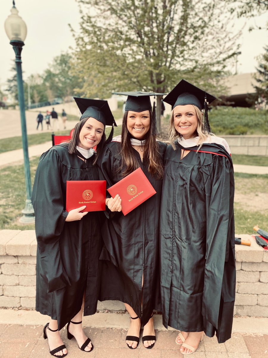 Mrs_Bernacki's tweet photo. Masters of educational leadership with a principal endorsement ❤️ Never stop learning - congrats to all my fellow colleagues and friends this week that also finished up a degree during a prrreeetttyyyy eventful year ! https://t.co/FKTvZNBP30