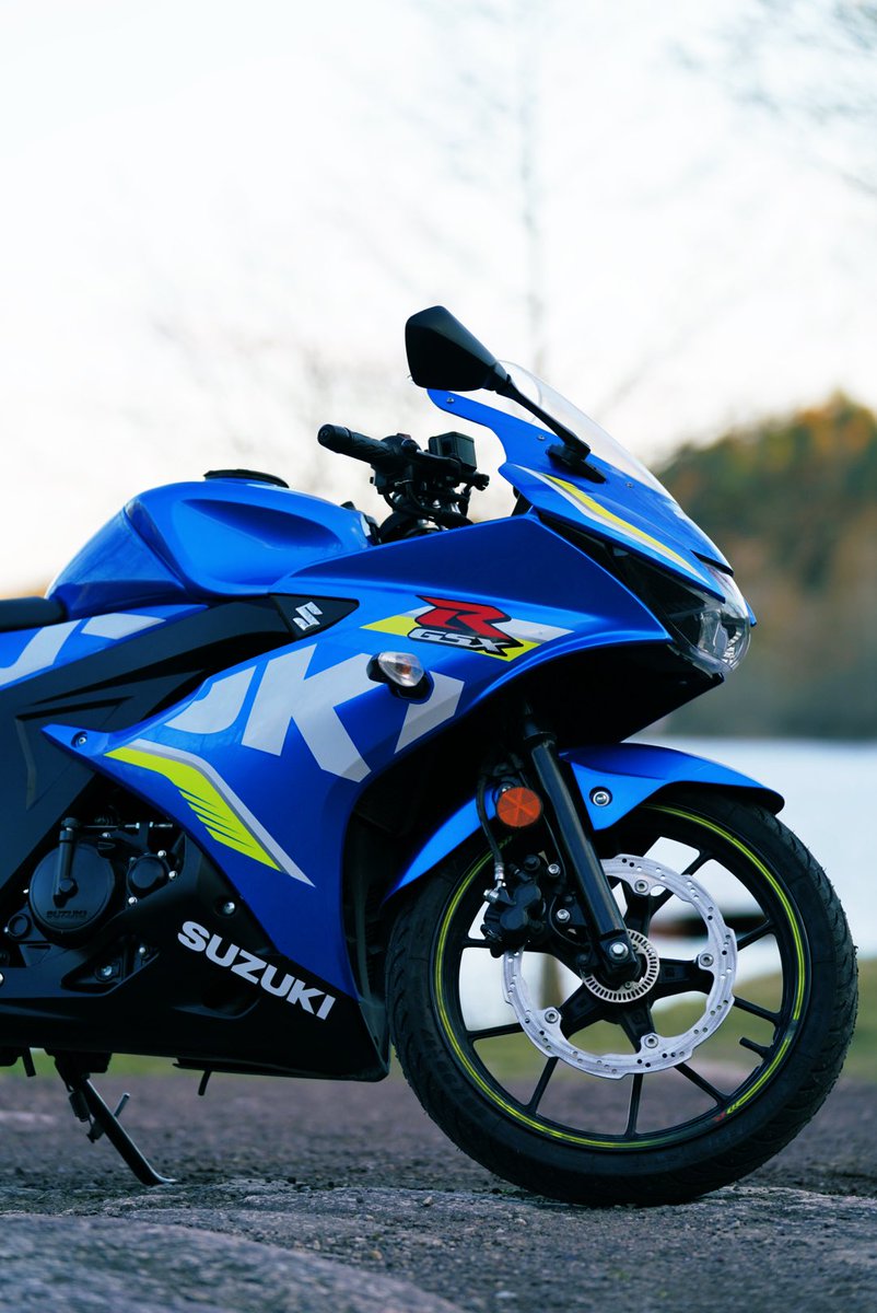 erlend_bae's tweet photo. I persuaded my friend to take me on a trip on my motorcycle to test my new cameralens... looks dope🔥 #gsxr125 #sonya7c #sony70200 https://t.co/S7OP2D3LgG