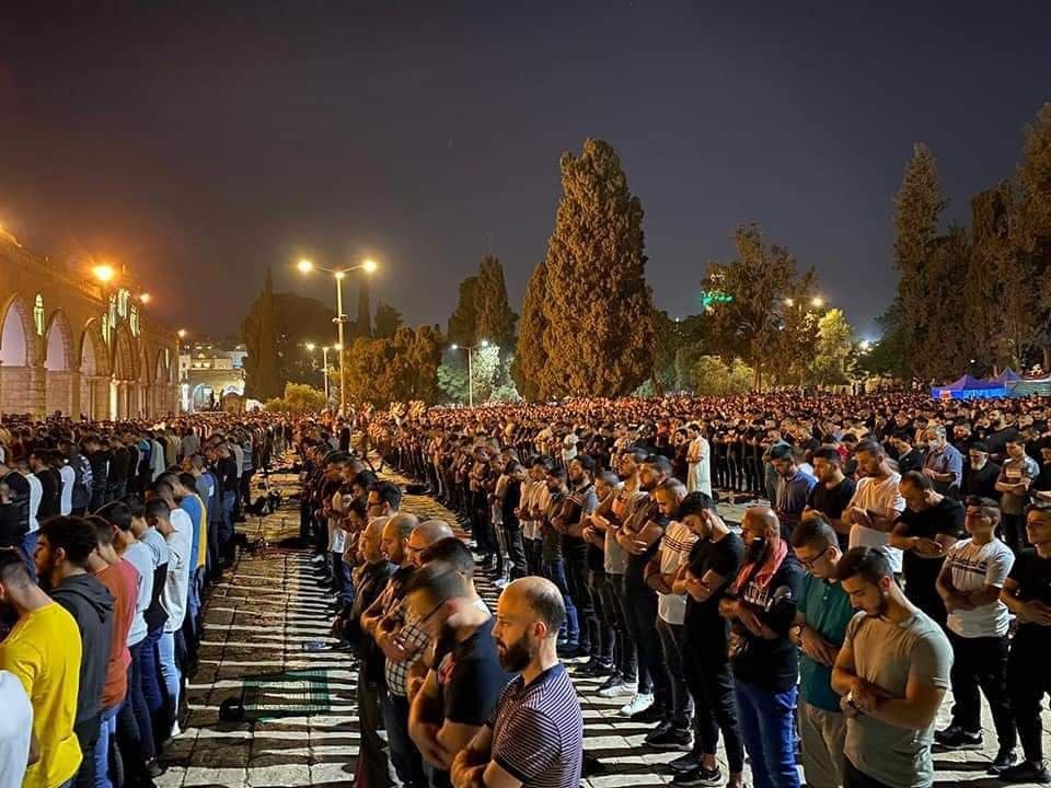 imMAK02's tweet image. 90,000+ worshippers gathered at Masjid Al Aqsa on the occasion of #LaylatulQadr .

#Palestine #Jerusalem #FreePalestine