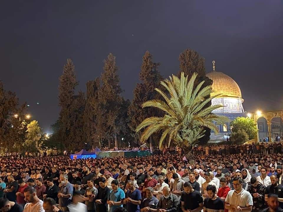 imMAK02's tweet image. 90,000+ worshippers gathered at Masjid Al Aqsa on the occasion of #LaylatulQadr .

#Palestine #Jerusalem #FreePalestine
