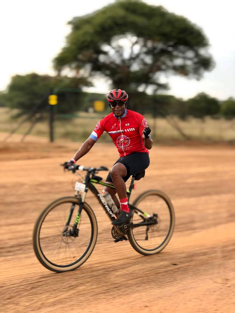 ProudBeginners's tweet photo. Hitting the dirt @race2thesun
#RaceToTheSun #NoLimits #cyclinglife #Lifebehindbars #mountainbiking #mtblife #instacycle #Ahaa https://t.co/ViNPcUqCqm