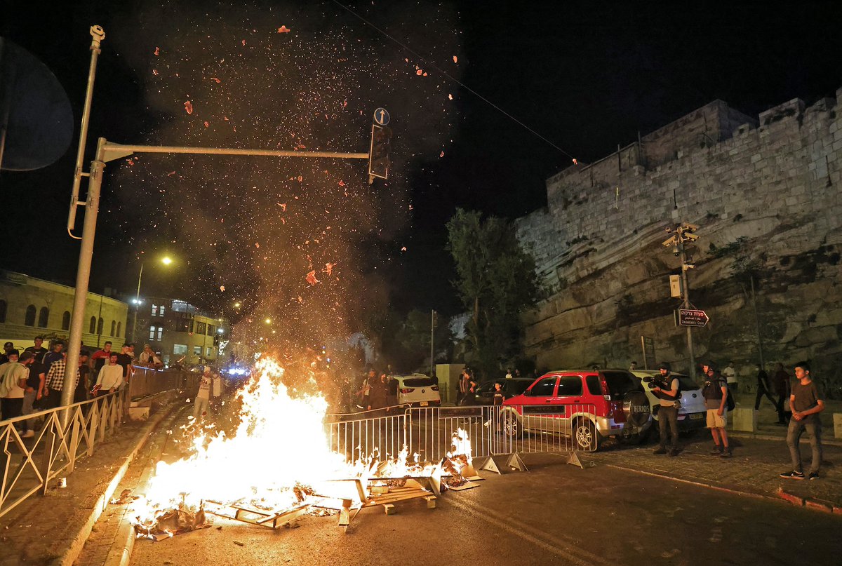 Israeli forces mounted on horses violently disperse Palestinians outside the Damascus Gate in Jerusalem's Old City #jerusalem  #alaqsa  #newsupdate: AFP