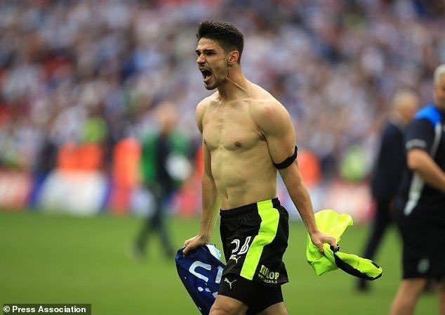 Farewell to a giant of a man who gave his heart to our club. We thank you Schindy for everything. 😢 #htafc