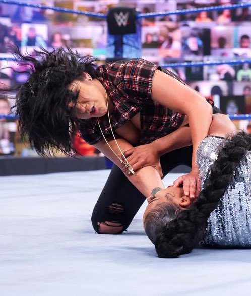WWEDivaBoobs's tweet photo. Bayley was the highlight of #ThrowbackSmackdown 🔥🔥🔥

#WWE #SmackDown #WWEBacklash https://t.co/n5y5qPmsvN