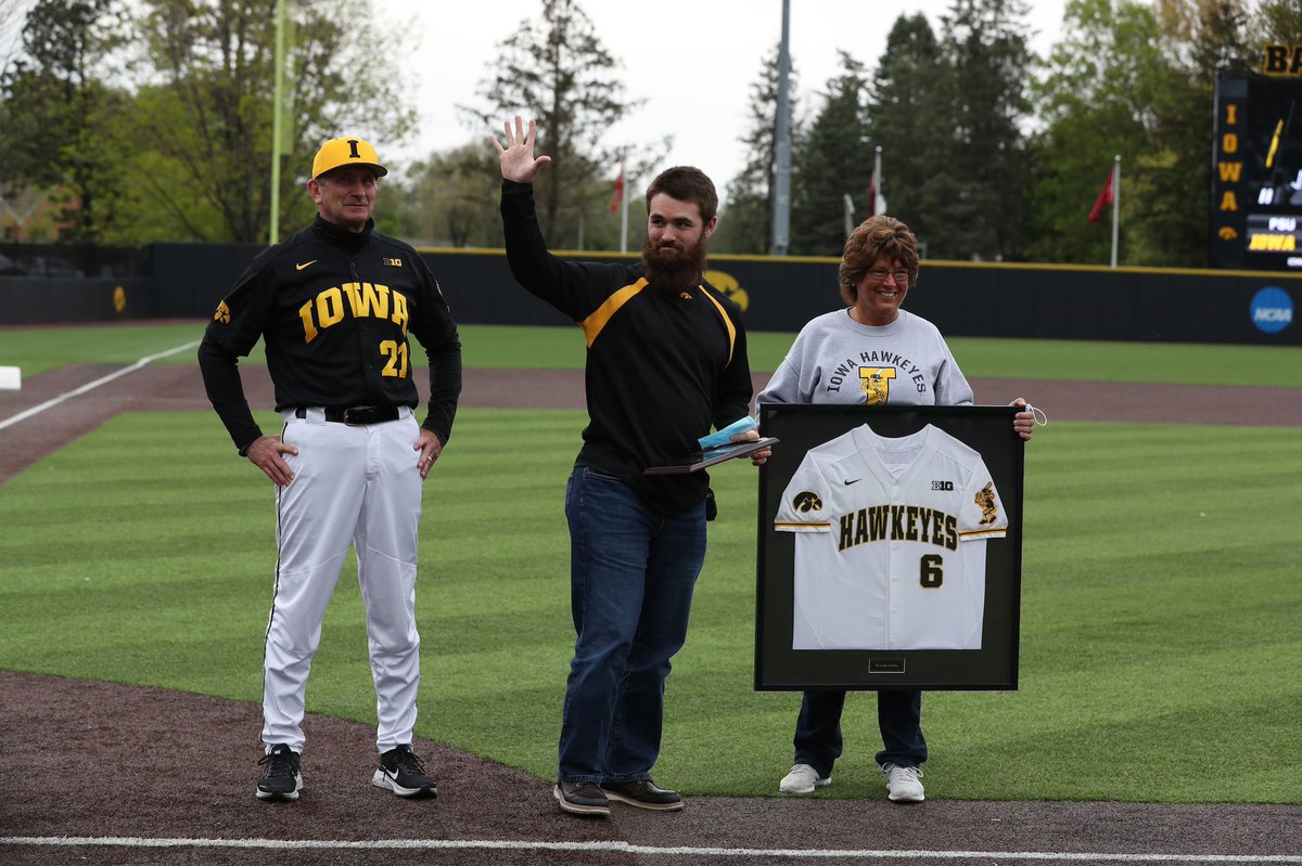 UIBaseball's tweet photo. Better late than never. We finally got to recognize 2020 senior Justin Jenkins. 

Everyday he came to work on and off the field. Thank you for all of your contributions to our program and best of luck in the future!

And maybe find a razor. 😉

#Hawkeyes https://t.co/De5Xz0Tj6t