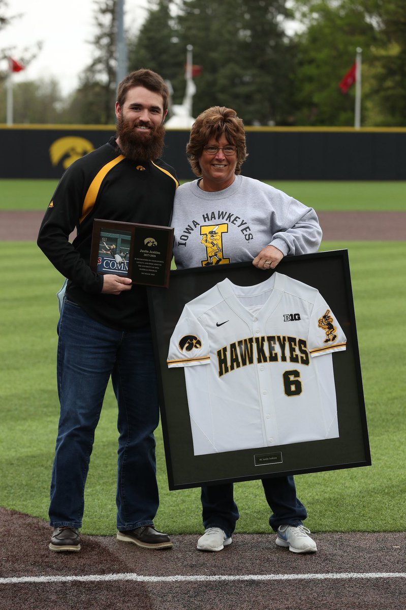 UIBaseball's tweet photo. Better late than never. We finally got to recognize 2020 senior Justin Jenkins. 

Everyday he came to work on and off the field. Thank you for all of your contributions to our program and best of luck in the future!

And maybe find a razor. 😉

#Hawkeyes https://t.co/De5Xz0Tj6t