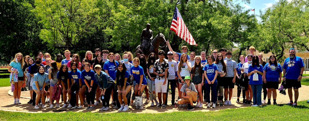 These 54 Pioneers made the Cowtown Marathon happen today! Start line, finish line, food, drinks, there were Boswell shirts everywhere! What a great joint <a href="/BHSGoldStandard/">Gold Standard</a> &amp; NHS effort! Thank you all! <a href="/boswellhs/">Boswell High School</a> #bosproud *masks quickly removed for photo, then immediately replaced