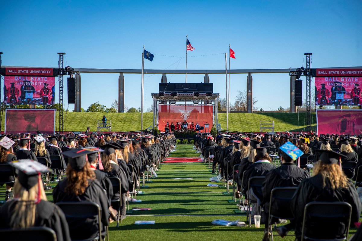 PresidentMearns's tweet photo. It’s been a beautiful day to celebrate the Class of 2021. Congratulations to all of our graduates. Best wishes for your bright future. #WeFly #BsuGrads https://t.co/Urztb7yMpw