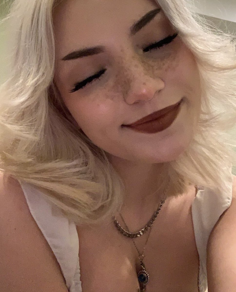 pixiepaxx's tweet photo. helloooo!! im pax :) im new to nsfw twitter soo i guess im supposed to make one of thesee

✨ 19
✨ switch 
✨ bi (girls+) 
soo yeah :) i wanna find cool mutuals and friends on here so lets b friends! https://t.co/79x35mR0yM