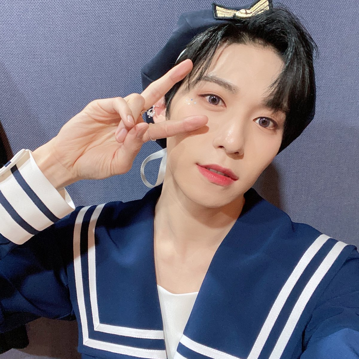 oneus wearing berets; a cute thread