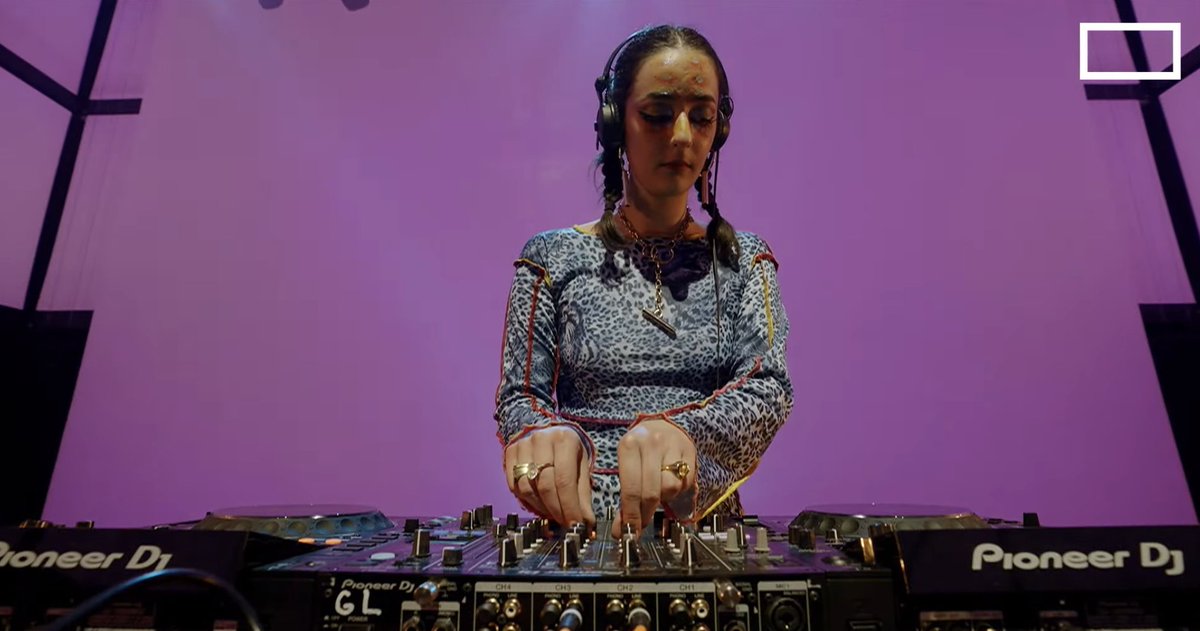 🔴 Place à <a href="/VioletaWest/">Violeta West</a> pour la suite de cette carte blanche à <a href="/75021PARIS/">75021</a> ! #Cultureclub 

On est toujours en direct 👉 bit.ly/Cultureclub_75…