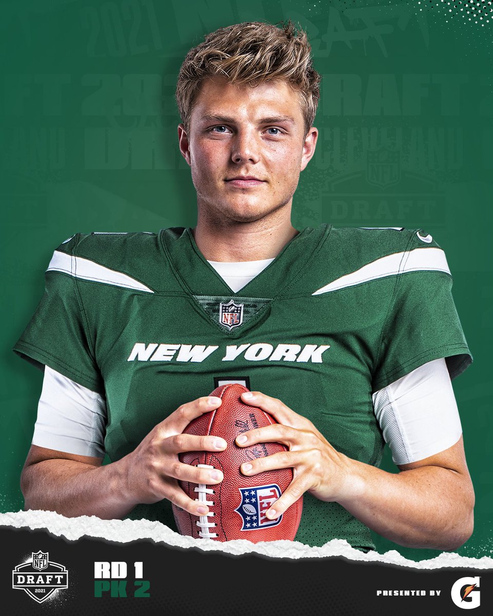 NFL's tweet photo. J-E-T-S ✈️ @zachkapono1 (by @Gatorade) https://t.co/1fFe2ZSCym