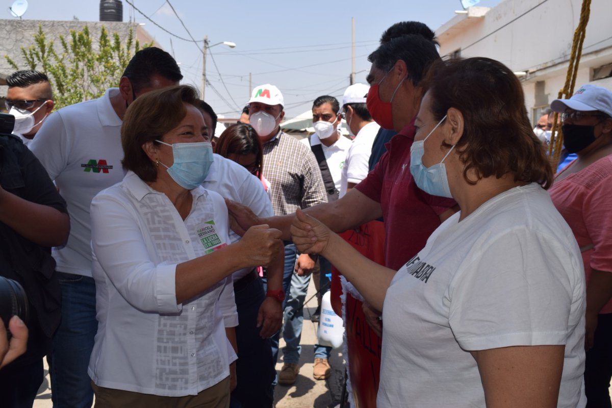 MaricelaSerHdz's tweet photo. Con la comunidad de Valle Verde establecí compromisos concretos como reencarpetado de calles, rehabilitación del parque Roble y conclusión de la red de drenaje, me sentí muy cobijada al acudir con ustedes, sé que juntos daremos continuidad al progreso en Ixtapaluca. https://t.co/A0le48NUd1