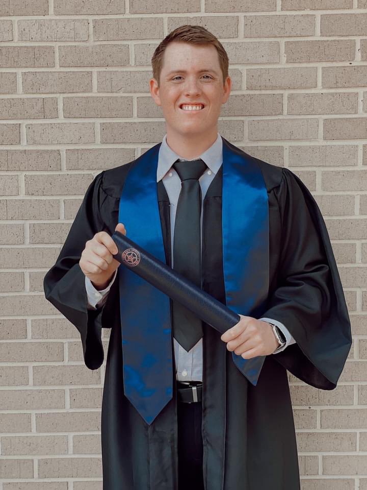 Meyer254's tweet photo. So I did a thing #GRADUATIONDAY https://t.co/f6YytexkVC