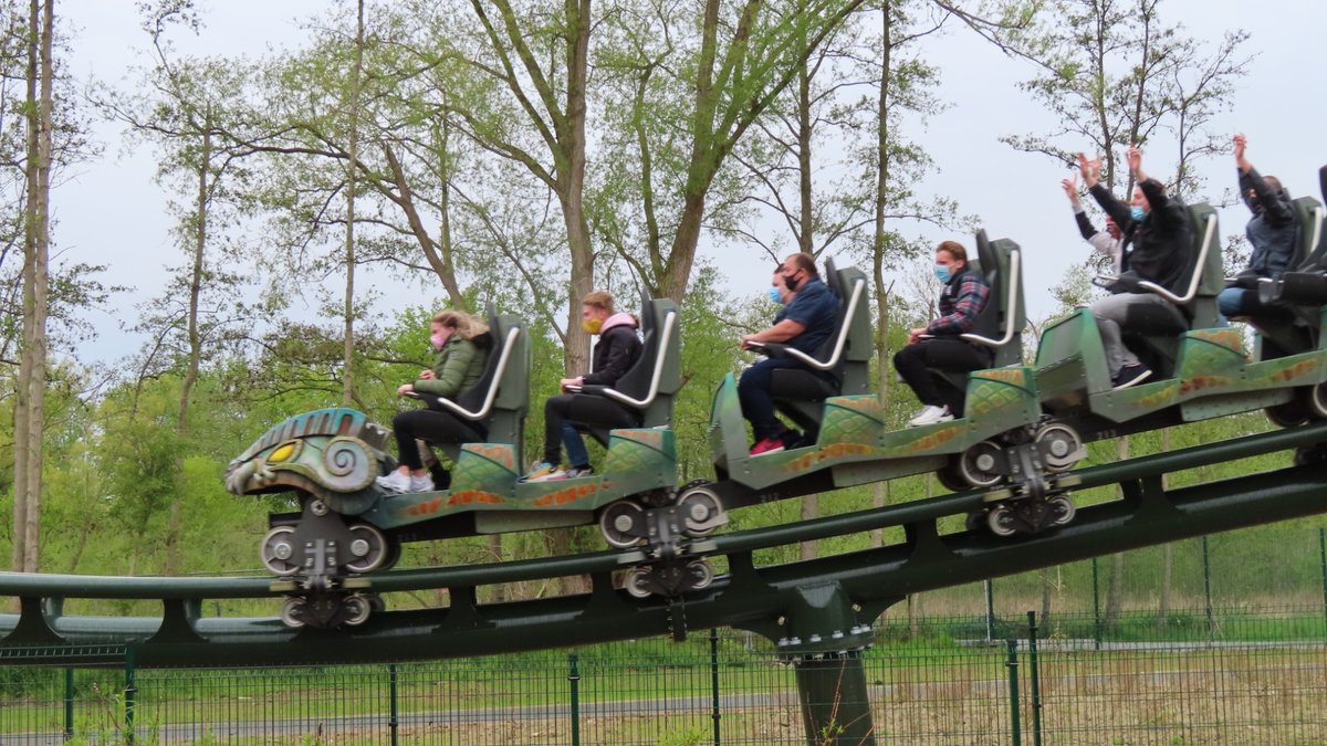 ThemeparkViking's tweet photo. Kondaa was wel vermakelijk. Misschien waren de verwachtingen wat te hoog maar dit heeft me niet omver kunnen blazen. Baan is wel tof en de thematisering is prachtig maar heb toch liever Untamed! 
#walibibelgium #Kondaa #rollercoaster #megacoaster #walibi #untamed #walibiholland https://t.co/rkFfsrBjtq