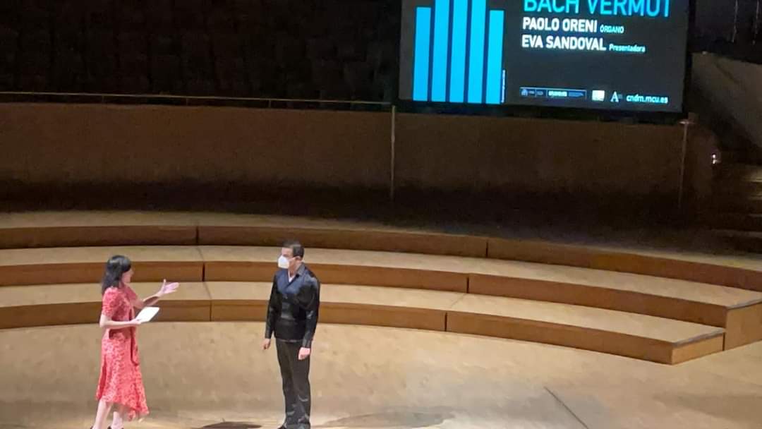 evasandovalRNE's tweet photo. ¡Gran experiencia esta mañana en el #BachVermut descubriendo el órgano #Grenzing del Auditorio Nacional con el increíble virtuoso @PaoloOreni! Gracias @OyarzabalDani por crear este proyecto pionero y @cndm_inaem
por llevarlo a cabo😍 @maidermugica @celialumbreras @CPCcookingideas https://t.co/2pMuaUnTHl