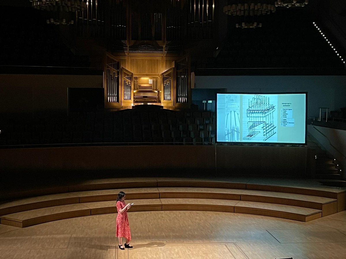 evasandovalRNE's tweet photo. ¡Gran experiencia esta mañana en el #BachVermut descubriendo el órgano #Grenzing del Auditorio Nacional con el increíble virtuoso @PaoloOreni! Gracias @OyarzabalDani por crear este proyecto pionero y @cndm_inaem
por llevarlo a cabo😍 @maidermugica @celialumbreras @CPCcookingideas https://t.co/2pMuaUnTHl