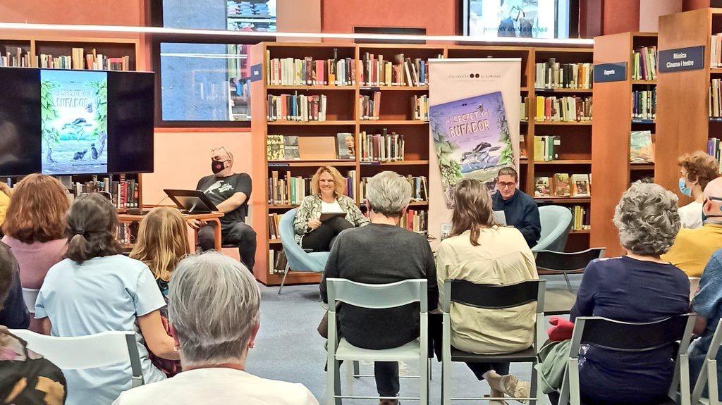 IMMAMUDI's tweet photo. ➡️Aquesta tarda a la @BibliotecaOlot presentació del còmic “El secret del bufador” d’en  @pfargas (Pep Fargas) i @NoCardem (Albert Carrillo).
Una història fictícia que ens aproxima a la història d’Olot i ens mostra i ens fa intuïr com era l’Olot del 1650.
@Olotuit @OlotCultura https://t.co/vj2TXoRdNx