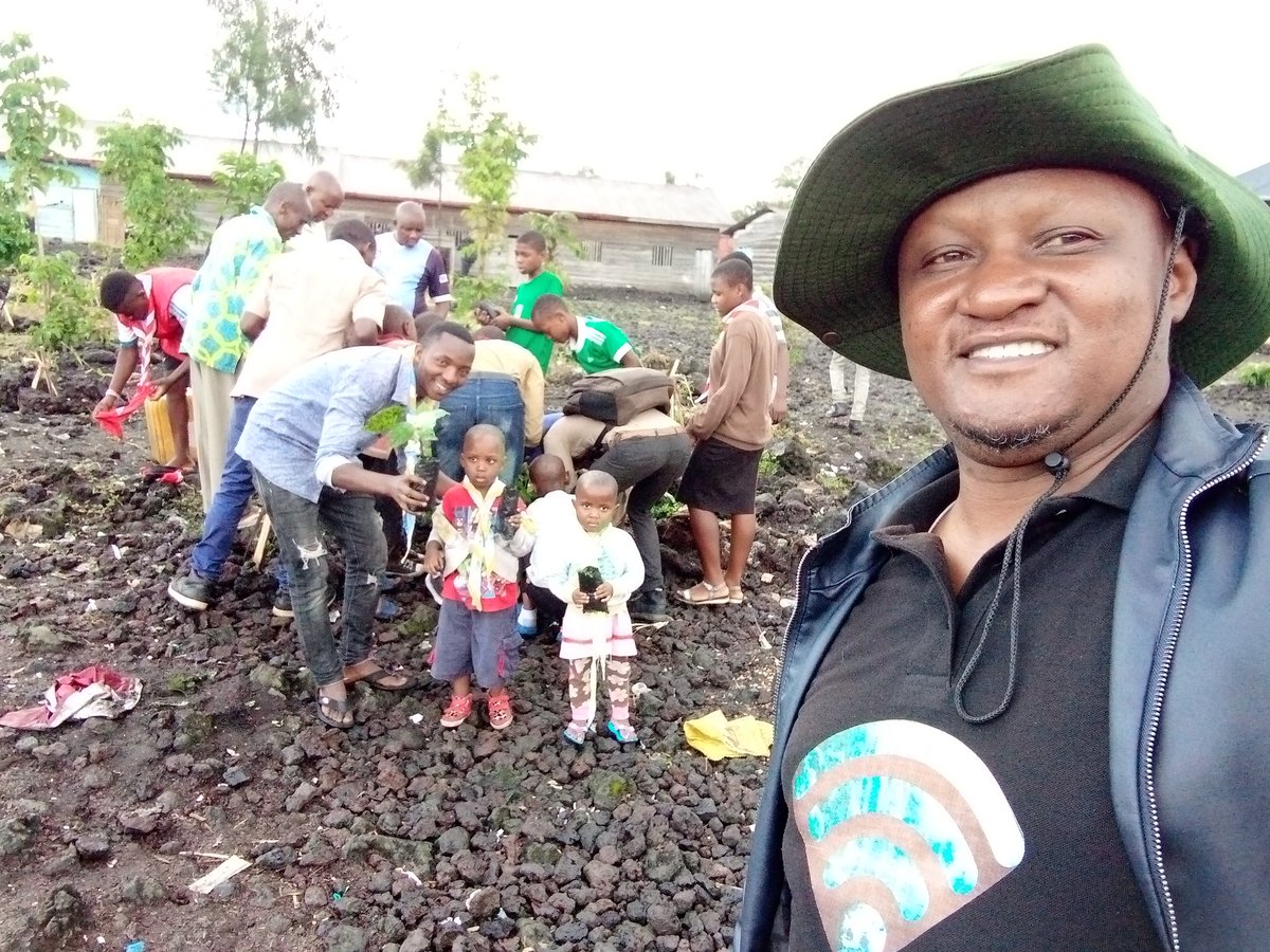 dherdcongo's tweet photo. Protégeons la terre en plantant les arbres https://t.co/PVZIEDlpEO