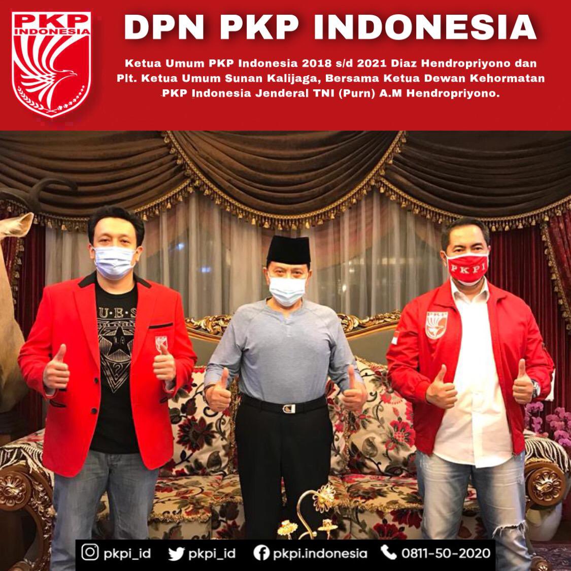pkpi_id's tweet photo. Terima kasih untuk 3 tahun kepemimpinan @dHendropriyono di @pkpi_id . Selamat dan sukses untuk Sunan Kalijaga sebagai PLT Ketum yg baru. Terus semangat berjuang u/ merah putih! #pkpi #pkpindonesia #partaizamanwow https://t.co/euB66wX4l1
