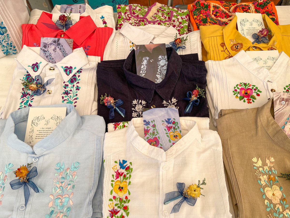 GuXhigab's tweet photo. Seguimos en la edición #OaxacaDeMi❤️ de nuestros amigos de Chicatanas Bazar; estamos en el Centro Cultural “Ricardo Flores Magón” del ISSSTE, frente al Conzatti. 👌🏼✨👕🧵 #Oaxaca https://t.co/kRCJIodURm