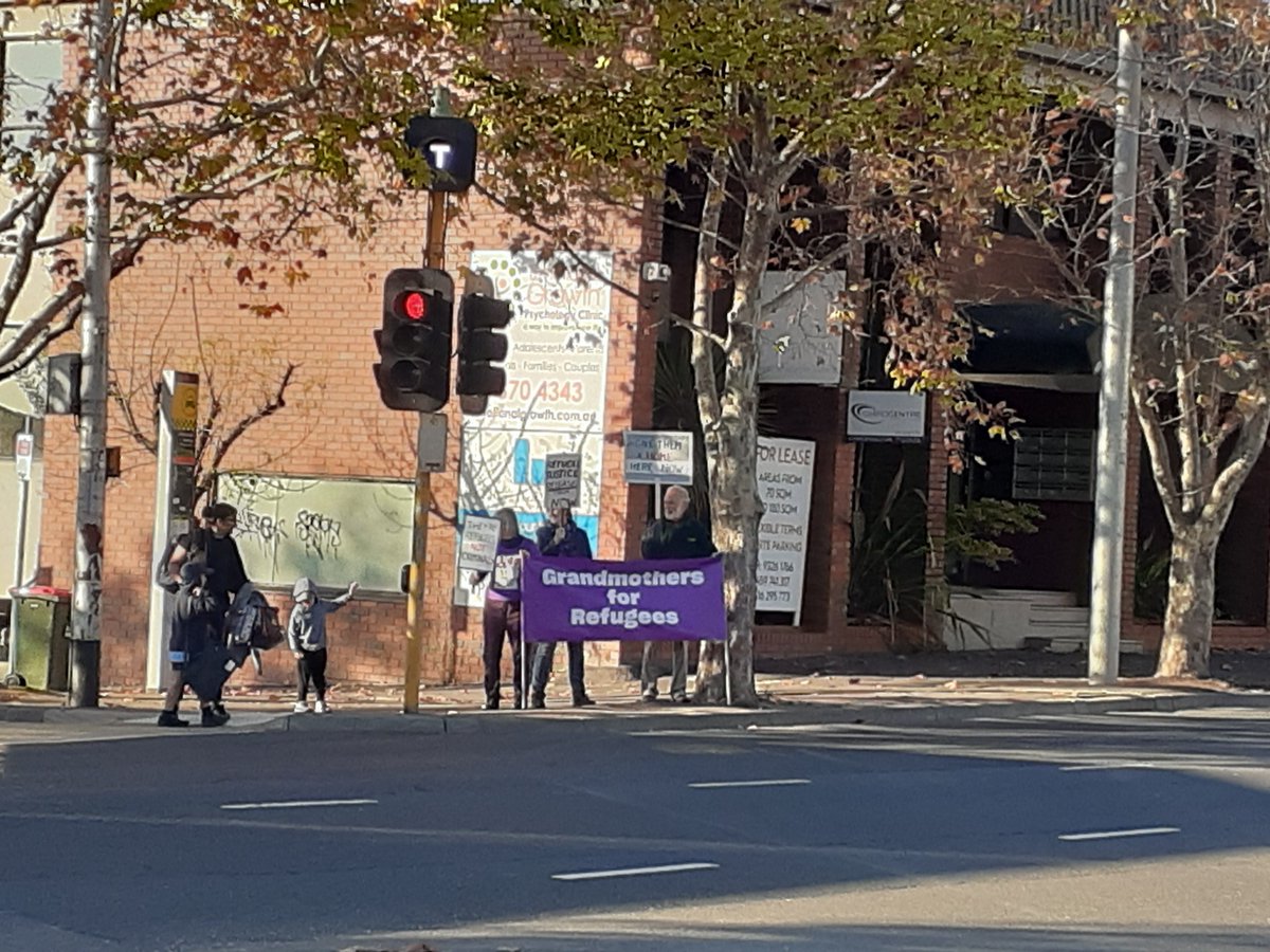 gmothers_adrc's tweet photo. Grandmothers are everywhere lately! Here are the they are at the Moonee Ponds junction! #HumanRights #FreetheRefugees #HometoBilo #Mauru #PNG https://t.co/IAtrz2uUFL
