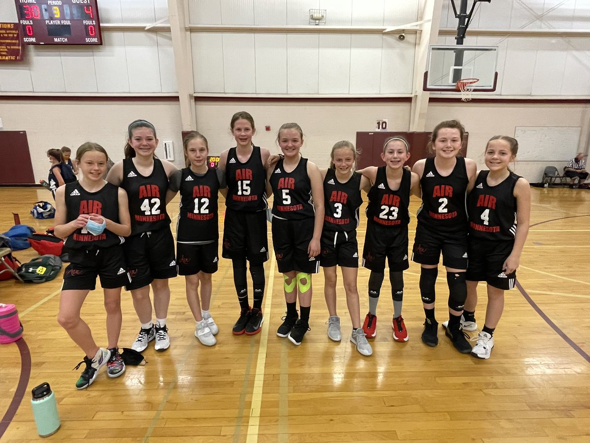 CoachC_MSU's tweet image. Whew 😴 - Coaching back to back to back to back games for @AirMinnesota is tiring. 2023s went 1-1 with a much better showing in the second game.  @RubyKvam goes for 12 in game 1 and 21 in game 2.  2027s go 2-0 and Jordyn Carpenter goes for 11 in game one and 14 in game 2.