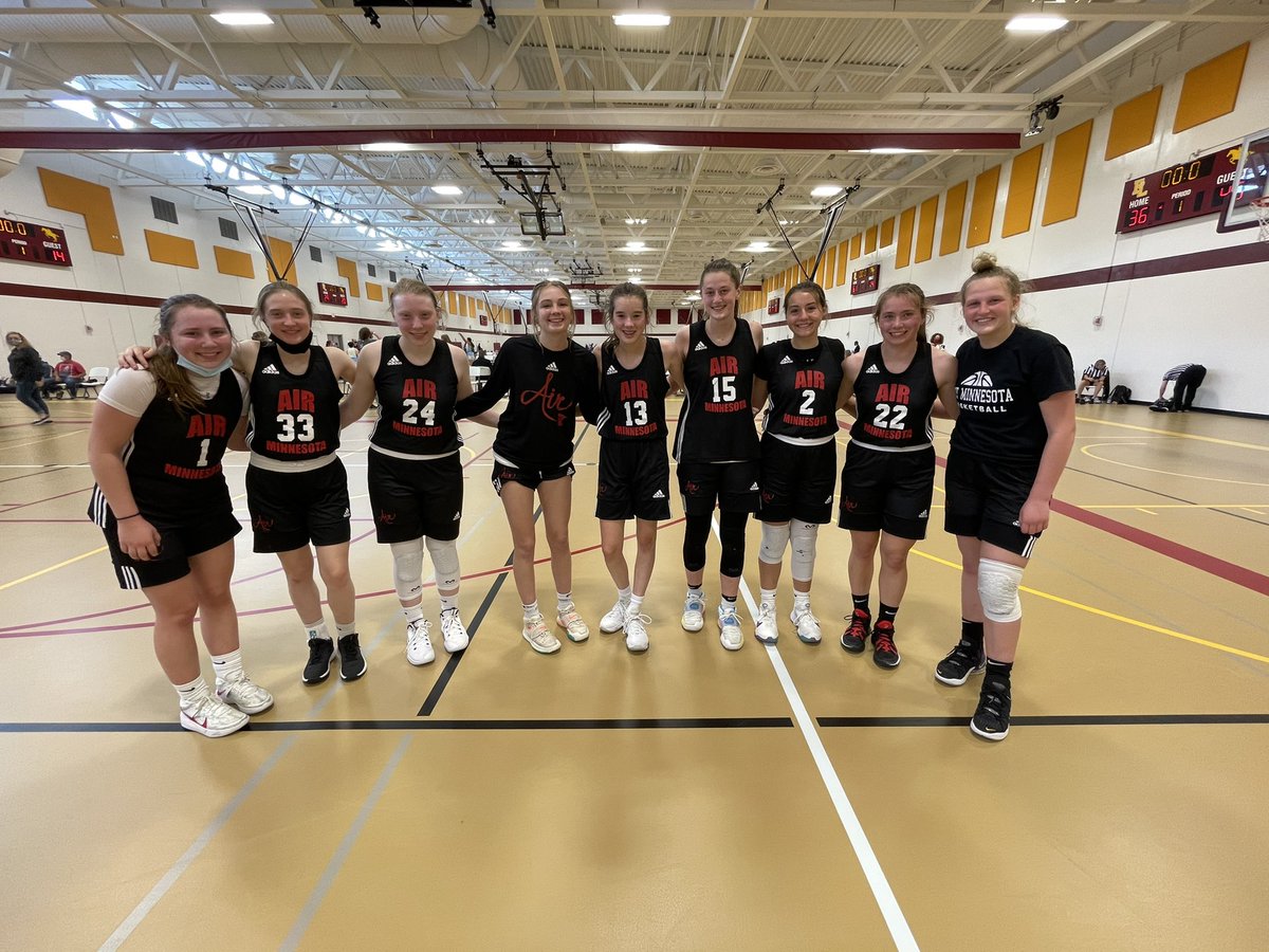 CoachC_MSU's tweet image. Whew 😴 - Coaching back to back to back to back games for @AirMinnesota is tiring. 2023s went 1-1 with a much better showing in the second game.  @RubyKvam goes for 12 in game 1 and 21 in game 2.  2027s go 2-0 and Jordyn Carpenter goes for 11 in game one and 14 in game 2.