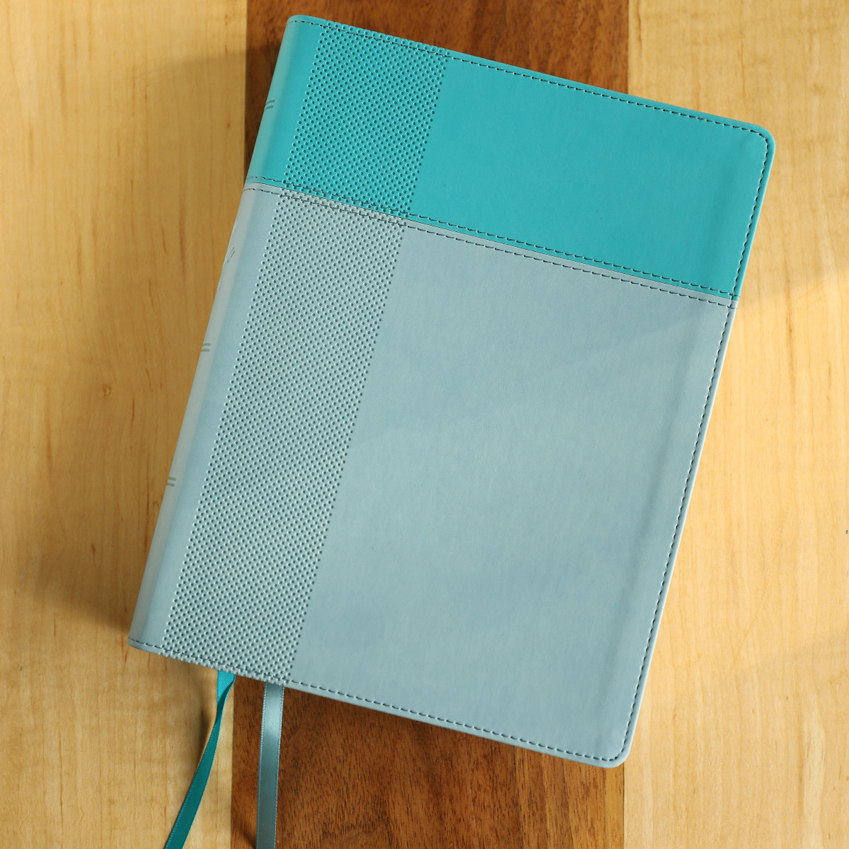 NIVBible's tweet photo. The NIV Starting Place Study Bible was built for people who want an approachable jumping-off point to begin studying God’s word. It's the perfect NIV study Bible for those beginning their Bible journey, and a great gift for new believers.

Shop now: https://t.co/lHQEvQxgA9 https://t.co/AY2Jp5pn9E