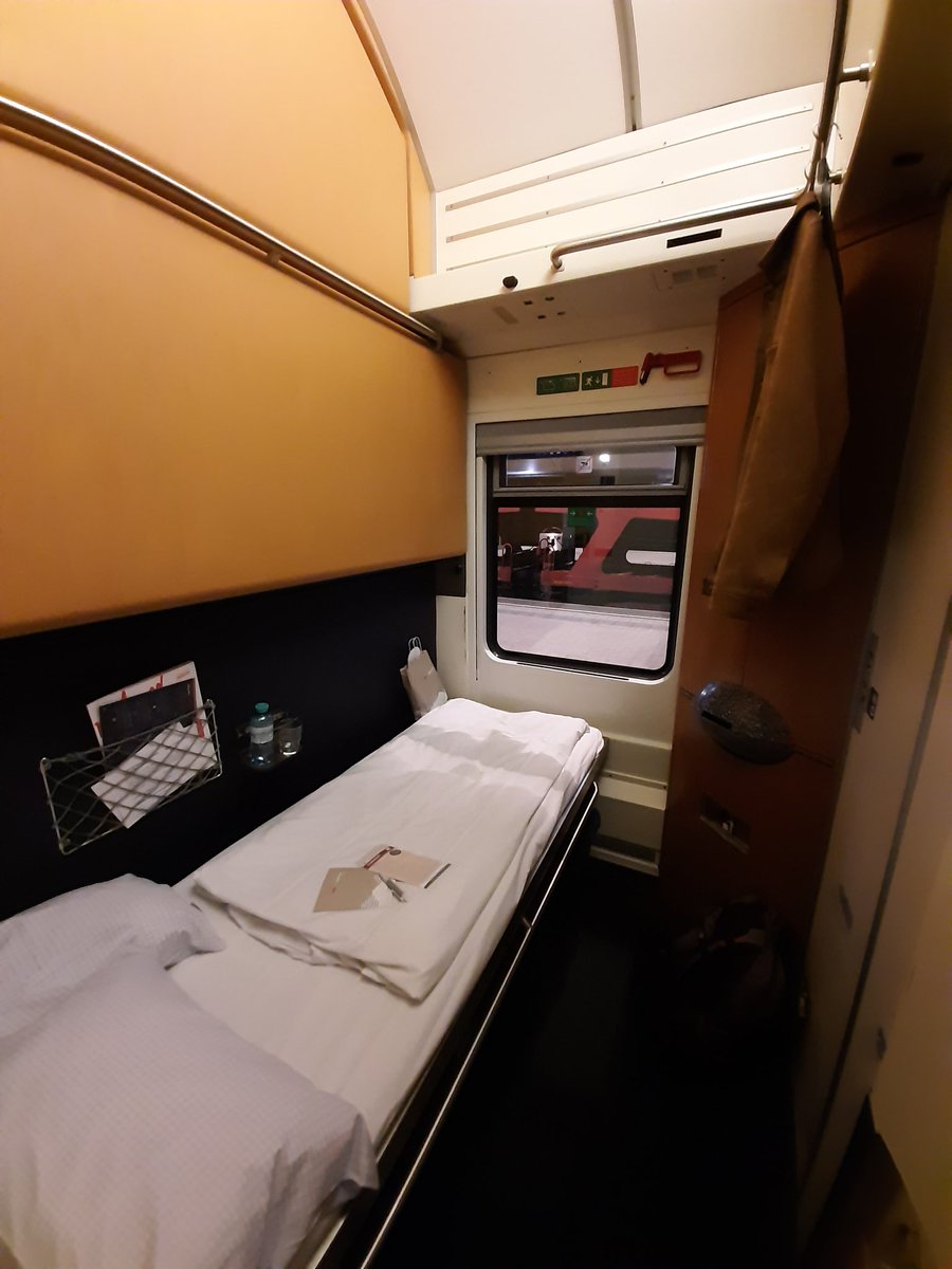 It's actually my first time on a NightJet train. So far I'm impressed! Comfy compartment, washbasin, 2 power sockets, fast WiFi (newly rolled out according to the Austrian provodnik) & even prosecco as welcome drink! Only slight negative: flimsy pillow. Lucky I have 3 of them!