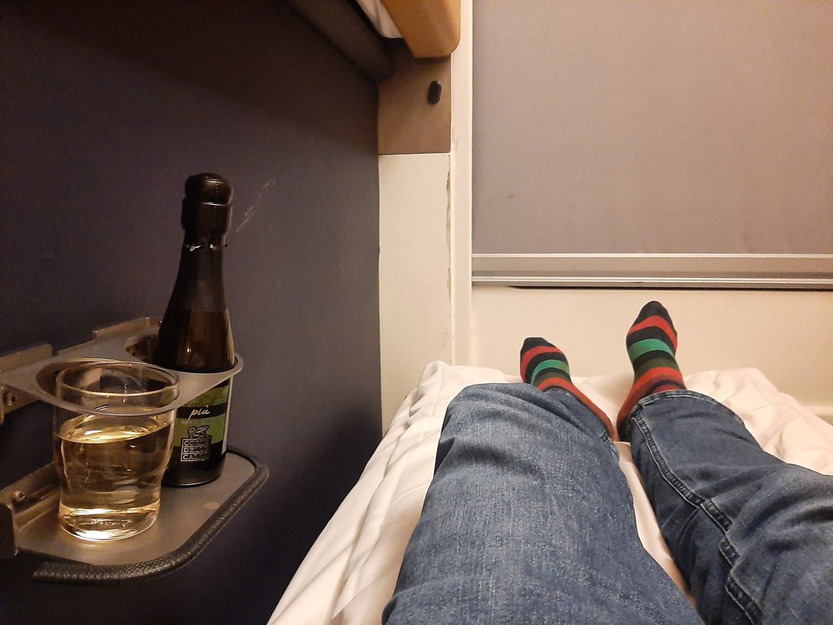 It's actually my first time on a NightJet train. So far I'm impressed! Comfy compartment, washbasin, 2 power sockets, fast WiFi (newly rolled out according to the Austrian provodnik) & even prosecco as welcome drink! Only slight negative: flimsy pillow. Lucky I have 3 of them!