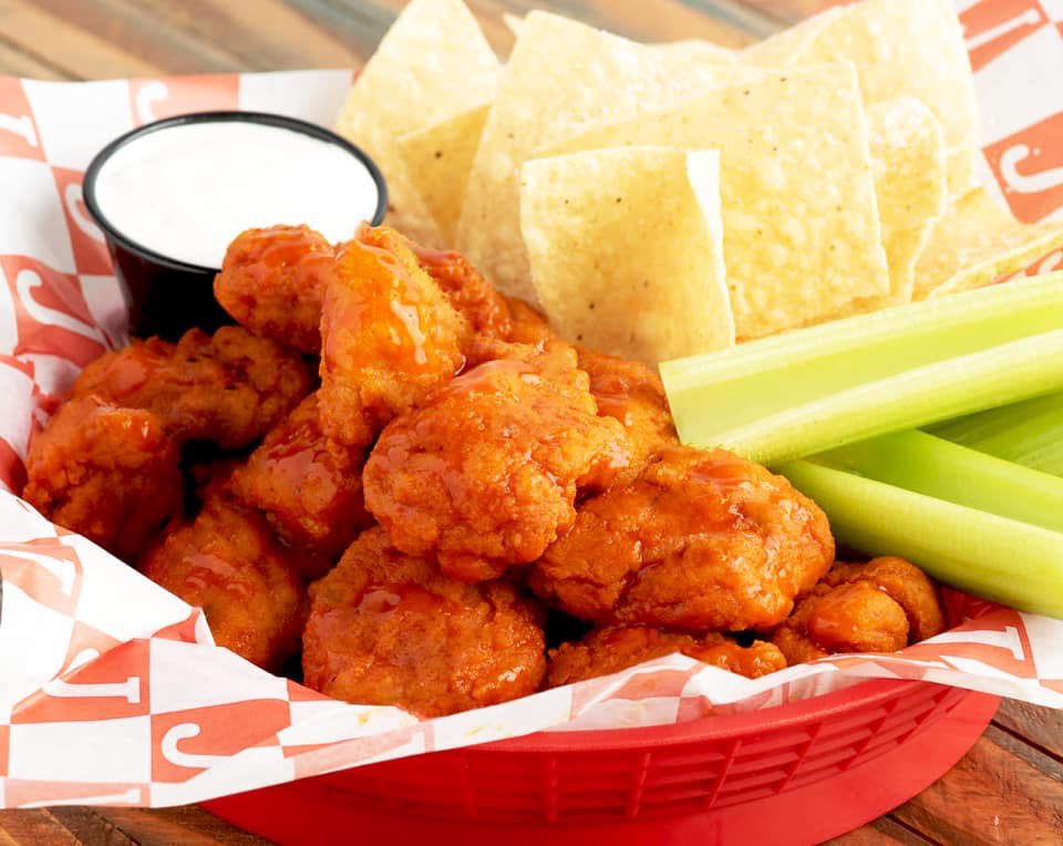 JeffersonsKU's tweet photo. Retweet for a shot at free boneless wings for a year!!We are looking for hard working employees. No experience needed, we will train. Health insurance, dental insurance, and flexible schedules with rapid advancement opportunity! https://t.co/jERyGoqq9x