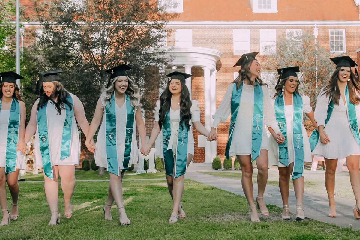 ZTAThetaTheta's tweet image. THEY DID IT !!!!! 🎉🎉🎉 Congratulations to our newest ZTA Alumnae!!! We are SO proud of these ladies &amp;amp; can’t wait to see all the things they accomplish....(but we are also gonna miss them sooo much)🤧🤧