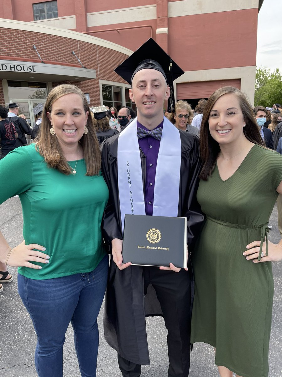 jillsalmon's tweet photo. A few years in the making: 2009 ~ 2010 ~ 2021. Three @cmuniv π¦
s. #gojeffy #dontblink https://t.co/3gu4TAFALW