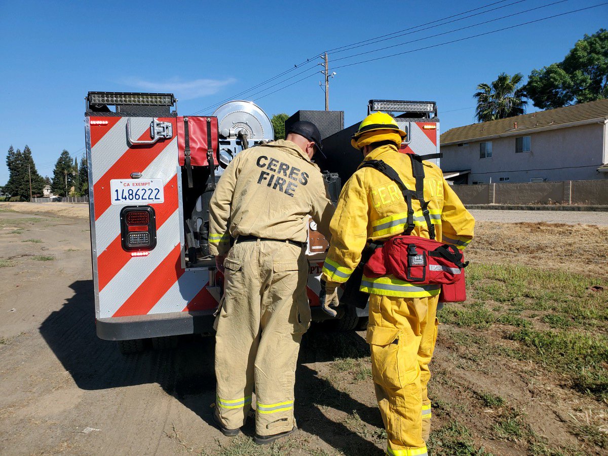 CeresFire's tweet photo. Ceres Fire Department with @ModestoFire &amp; @stanconfirepio have been performing annual Wildland Firefighting drills to prepare for wildfire season.

Training included fire shelter, communication,mobile fire attack &amp; more. Quality training leads to quality work. https://t.co/Z4lZpH2p5H