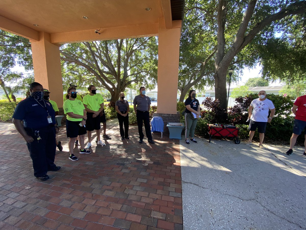 HillsFireRescue's tweet photo. This morning, our Public Education team, Fire Inspectors joined the @RedCrossCFL. Together we made homes in the all Fantasia MHP in Riverview safer with our #SoundTheAlarm Smoke Alarm blitz.
#HCFRStrong #DutyHonorCourage #HCFREducates https://t.co/yJRSaf33UF