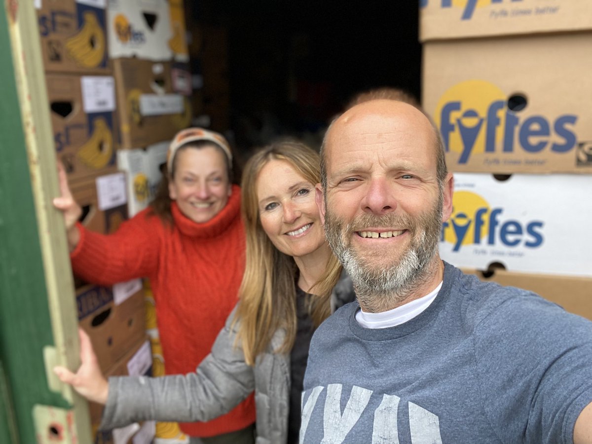 It’s tough picking ourselves up after the heartbreak of losing our beloved <a href="/briandonnelly04/">Brian Donnelly</a> but he’d want us to do just that. Prepping aid for Lebanon today with <a href="/chwood4refugees/">Chorleywood4Refugees</a> ✨🧡✨