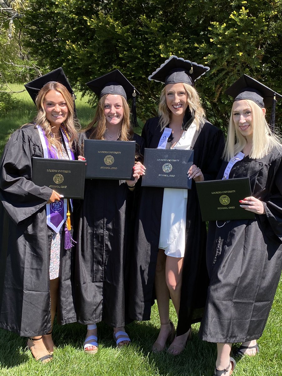 ShellieSemler's tweet photo. Congratulations to these new nurses! Former Panthers and now former GrayWolves! 🧡💉🩺 @SaraSemler_11 @v_nicole_ @Whitmer_HS https://t.co/GBjO2l5iji
