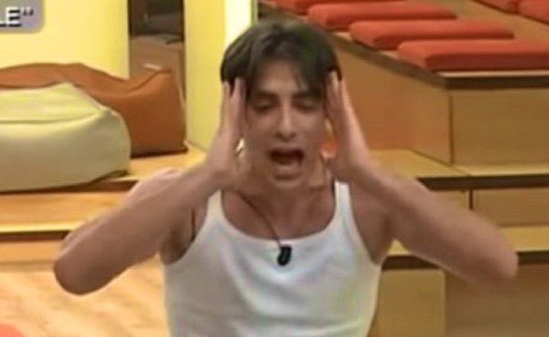 41bulls's tweet photo. alessandro.exe ha smesso di funzionare #Amici20 https://t.co/tjBi7C6EDe