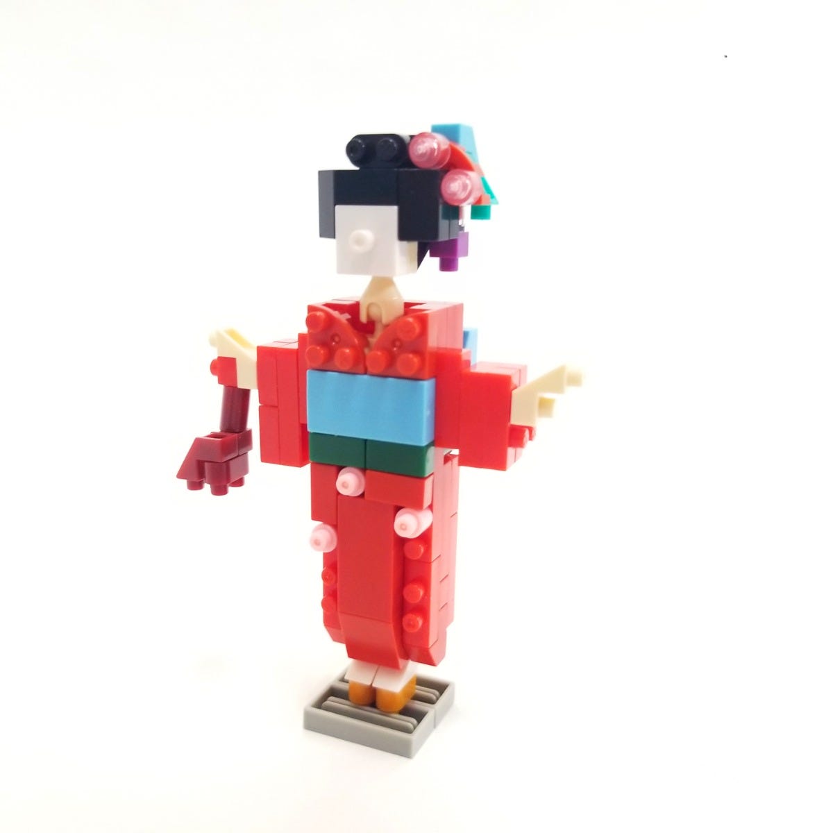 NanoblockUS's tweet photo. The KIMONO GIRL from the Collection series stands approximately 3.14" tall &amp; has 120 pieces.

The Award Winning KIMONO GIRL was designed by a fan &amp; is getting a special release for other fans to build &amp; enjoy. 

August 2021; MSRP $9.00

#nanoblock #DesignerAward #hobby #crafts https://t.co/WQt1eTMyaM