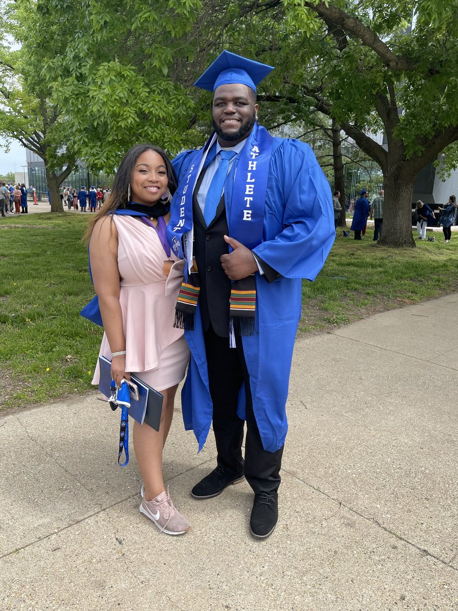 Trashawntheone's tweet photo. I’ve fought through hell the past few years to get here. There were many who helped along the way, and I got nothing but love for y’all. I’m happy I got to spend this moment with the ones I care for the most. To my teammates, y’all my brothers and I love you all✊🏾❤️ #Classof2021 https://t.co/J0e1DQ783p