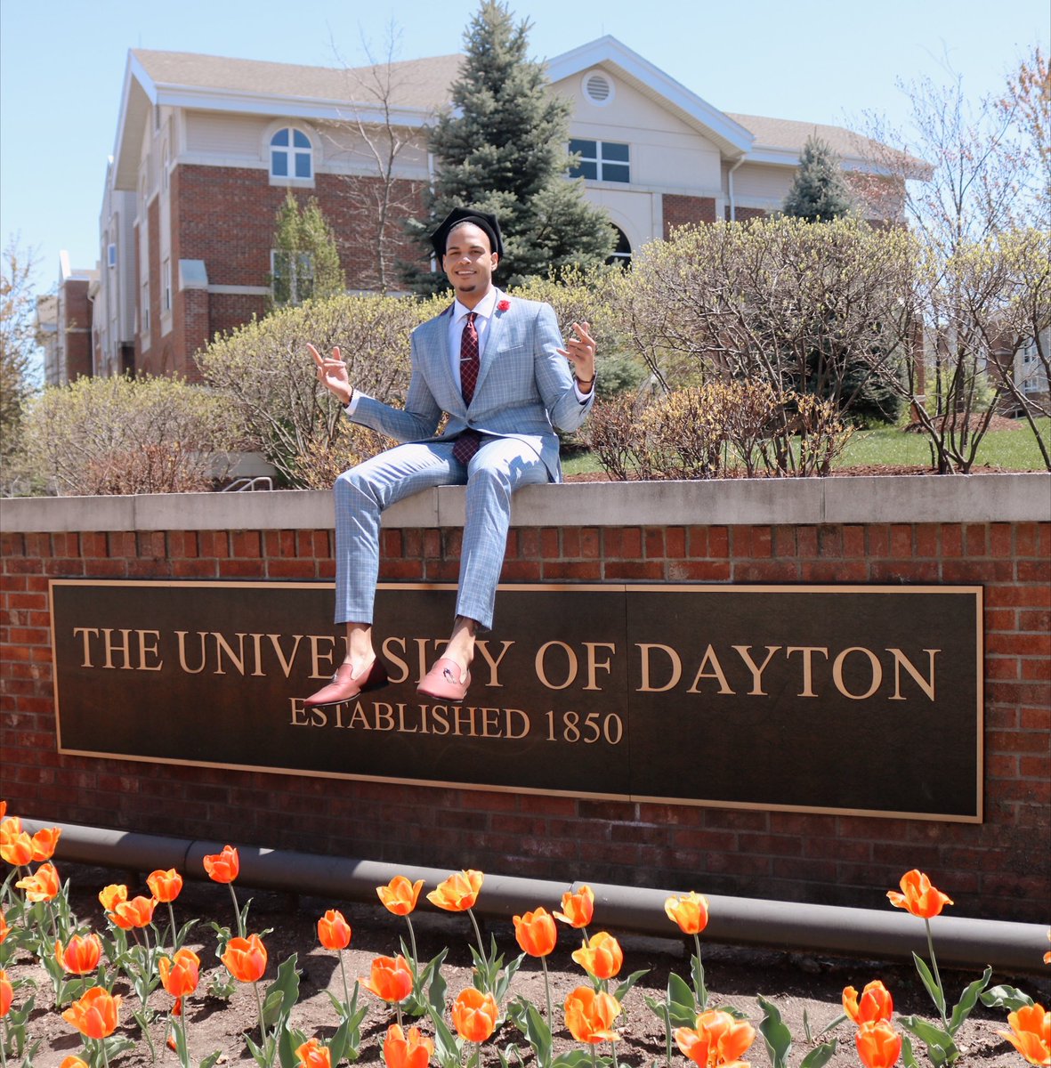 ZeSave14's tweet photo. - President: Black Law Students Assoc.
- Vice President: 3L Class 
- Chairman of Board: Business Law Soc. 
-Accepted Position at Nationally recognized Law firm practicing Business Law 
- Son of 2 Immigrants  🇯🇲
- Found the LOML 💛

Zion U. Savory, J.D. ⚖️ https://t.co/t1ixevGx8M