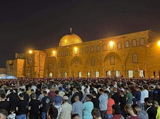 Raza_AKhan's tweet photo. Alhamdulillah over 90,000 Palestinians walked to Islam’s 3rd holy #AlAqsaMosque for #LaylatulQadr prayers of #Ramadan 

This huge gathering on d very next day of violent night shows their RESILIENCE &amp; RESISTANCE.

Indeed COURAGE is “Made in Palestine”

#BoycottIsrael 
#Jerusalem https://t.co/TJ3GknInTT