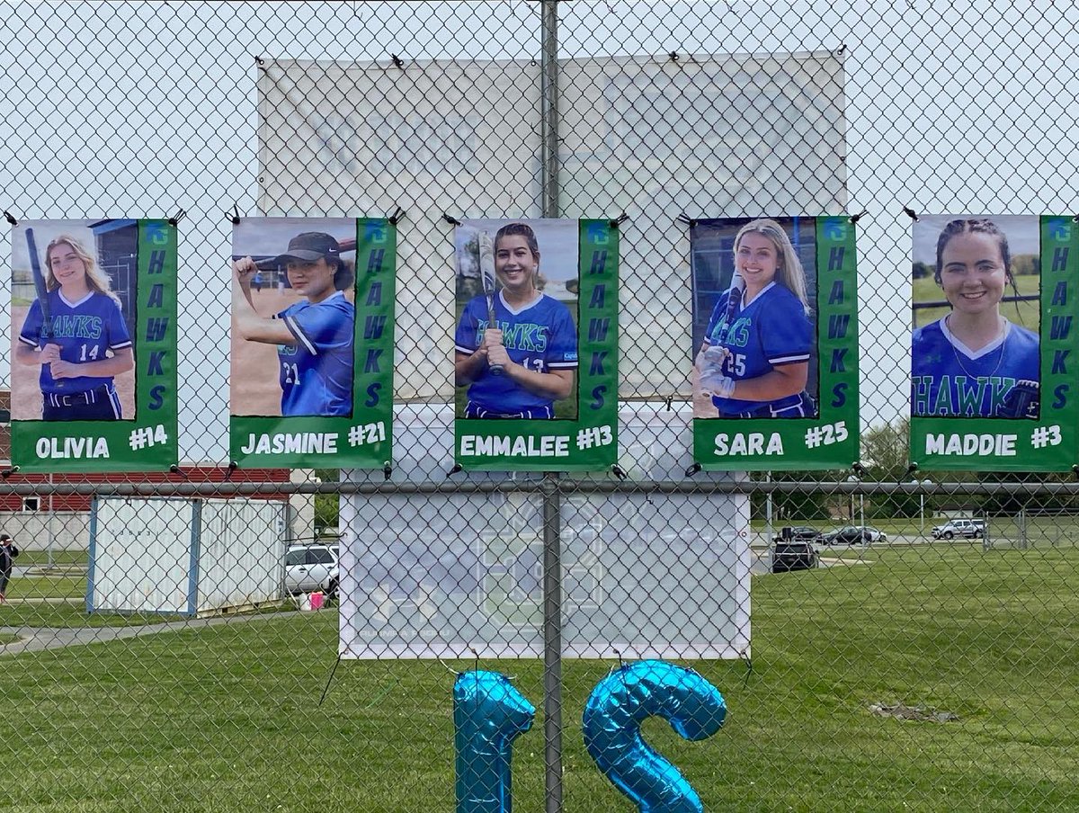 SGHawksSB's tweet photo. Senior appreciation day ! https://t.co/orDO4CFfxg