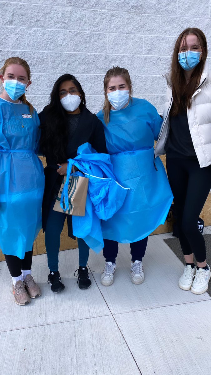 keltiejewell's tweet photo. Just REALLY trying our best to make #shotgirlsummer happen for everyone. It was an amazing day to meet these humans and experience the JOY of 1500 people getting vaccinated. Learning public health and living it, are very different things. 

@KieraMurison @h_shriya @MarthaPienkMPH https://t.co/6Ss1qYRbWX