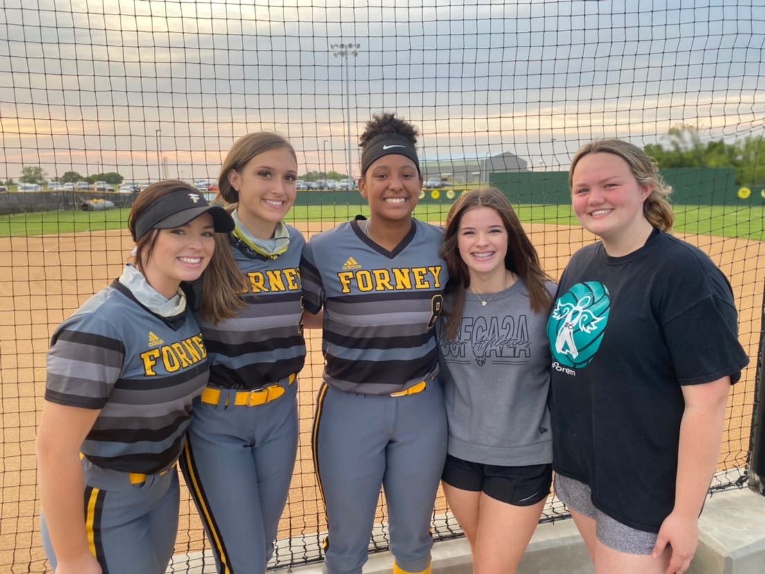 Here’s to growing up...next stop COMO💛🐯🖤