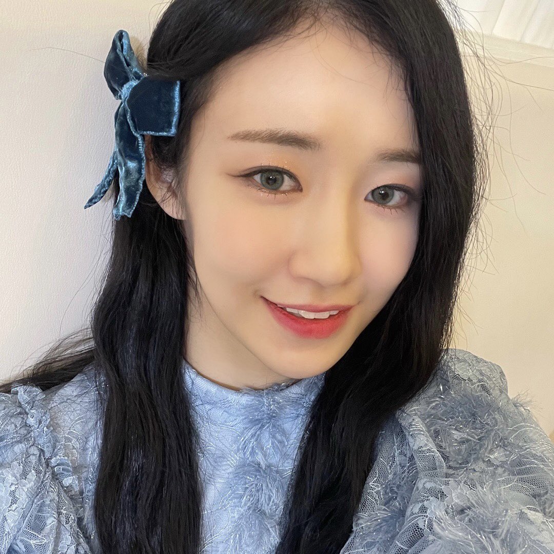 [ PARK JIEUN • 박지은 ]Name: Park Ji-eun (박지은)Birthday: 1997 September 4 (Virgo)Nationality: KoreanPosition: vocalEmoji: (Trivia: Park Jieun was on Produce 48, where she ranked 80th.)