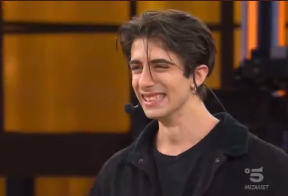 unpocontortaa's tweet photo. hai proprio tutto il mio cuore alessandro. #Amici20 https://t.co/htIhC7ngeD