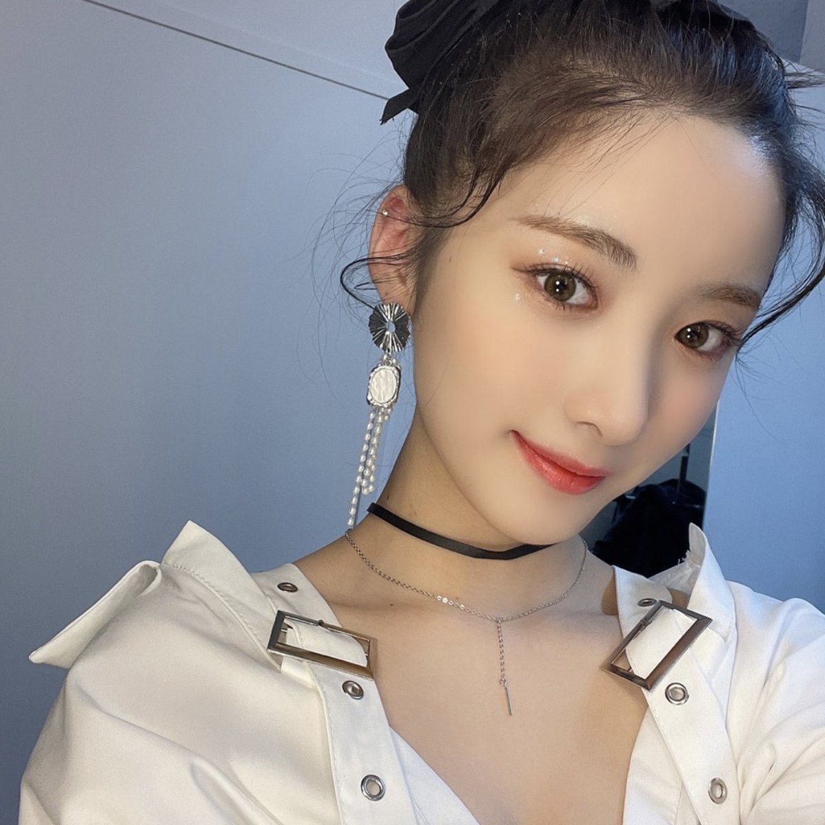 [ YUKI • 유키 ]Name: Mori Koyuki (毛利小雪)Birthday: 2002 November 6 (Scorpio)Nationality: JapanesePosition: main rapper, lead dancer, vocalEmoji: (Trivia: Yuki wrote her rap parts in both of PURPLE KISS's pre-debut singles.)