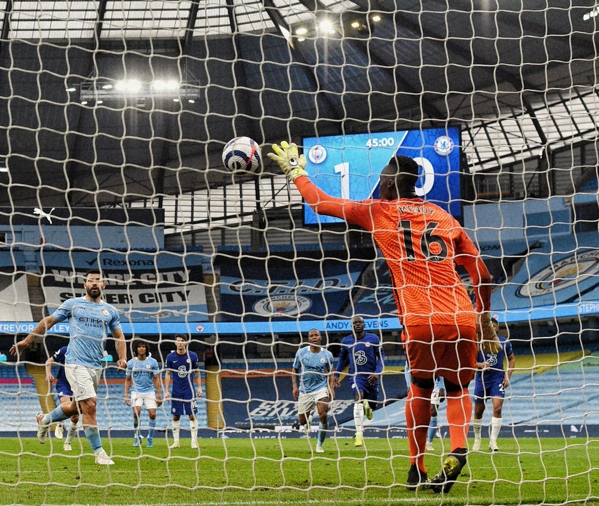DoentesPFutebol's tweet photo. O crime de sábado. 🚨 https://t.co/zbm1xxRyXi